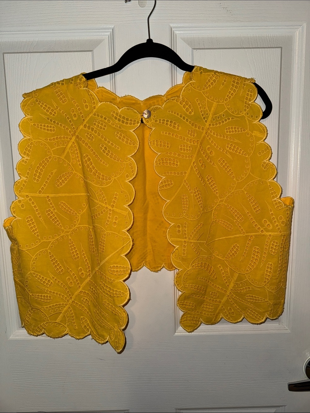 FARM Rio Yellow Scalloped Eyelet Cropped Camisole - Picture 5 of 8